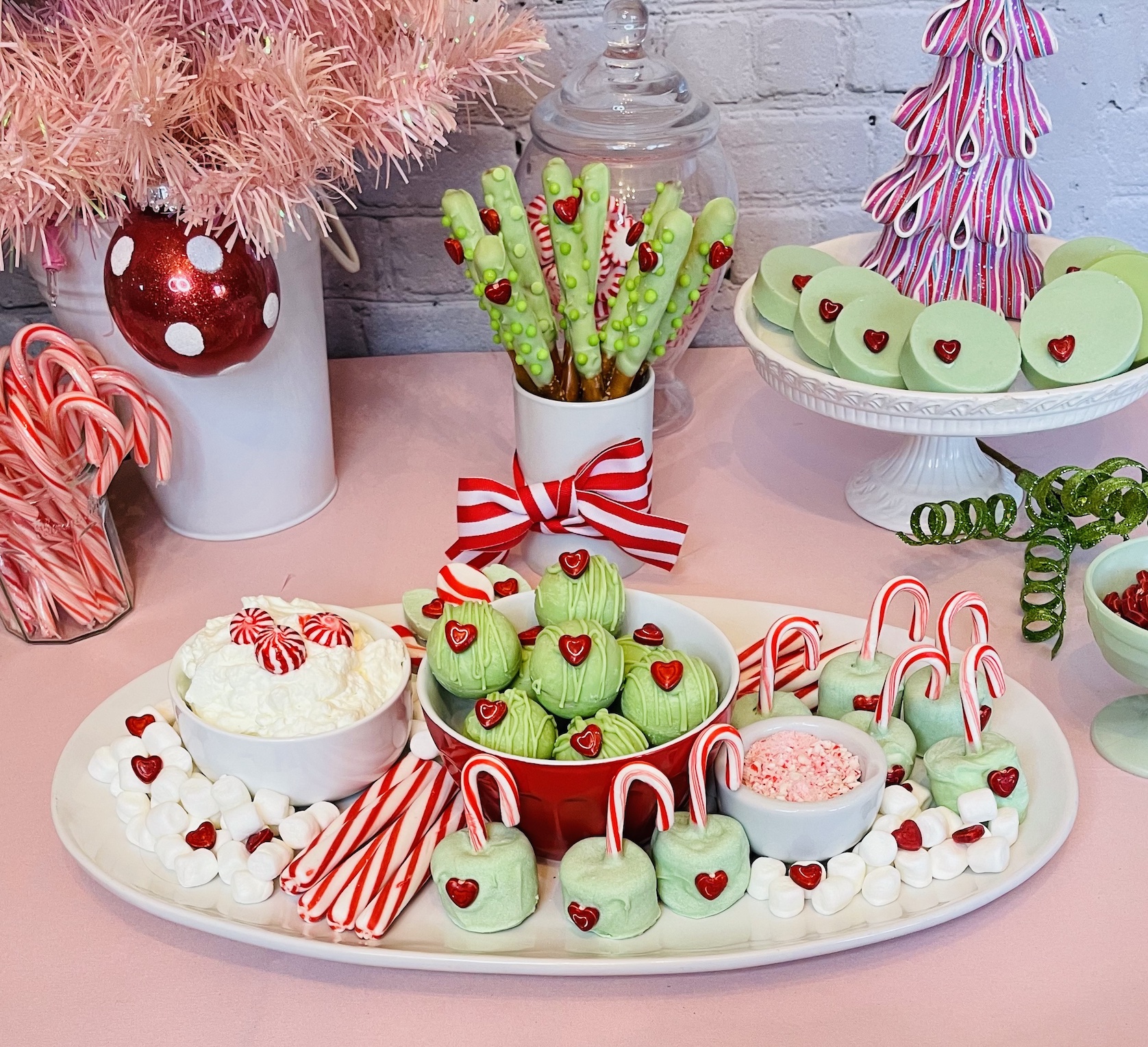 Merry Grinchmas  Mini christmas cakes, Grinch cake, Christmas cake